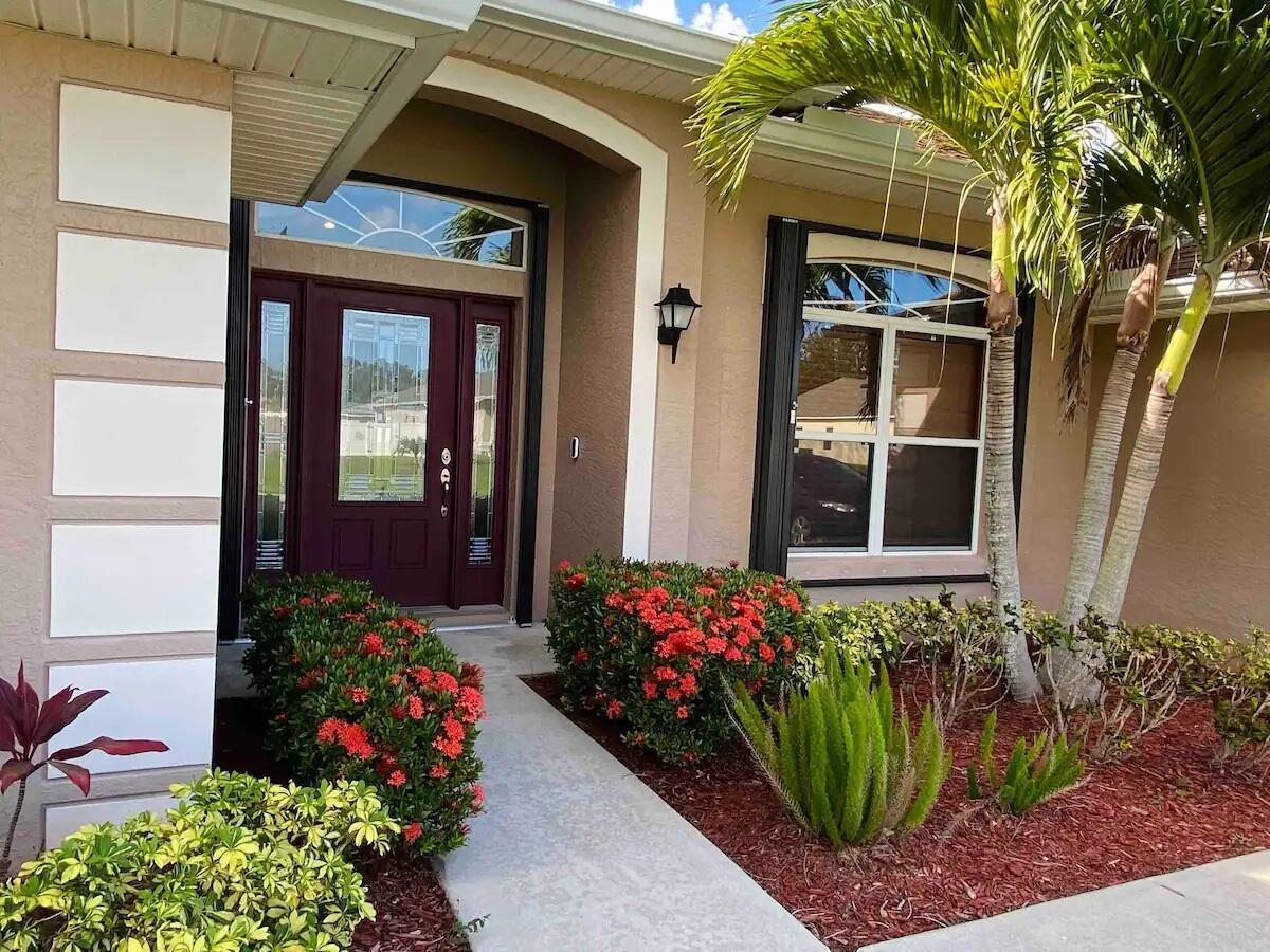 1041 SW John Maccormack Terrace, Port St. Lucie FL 34953