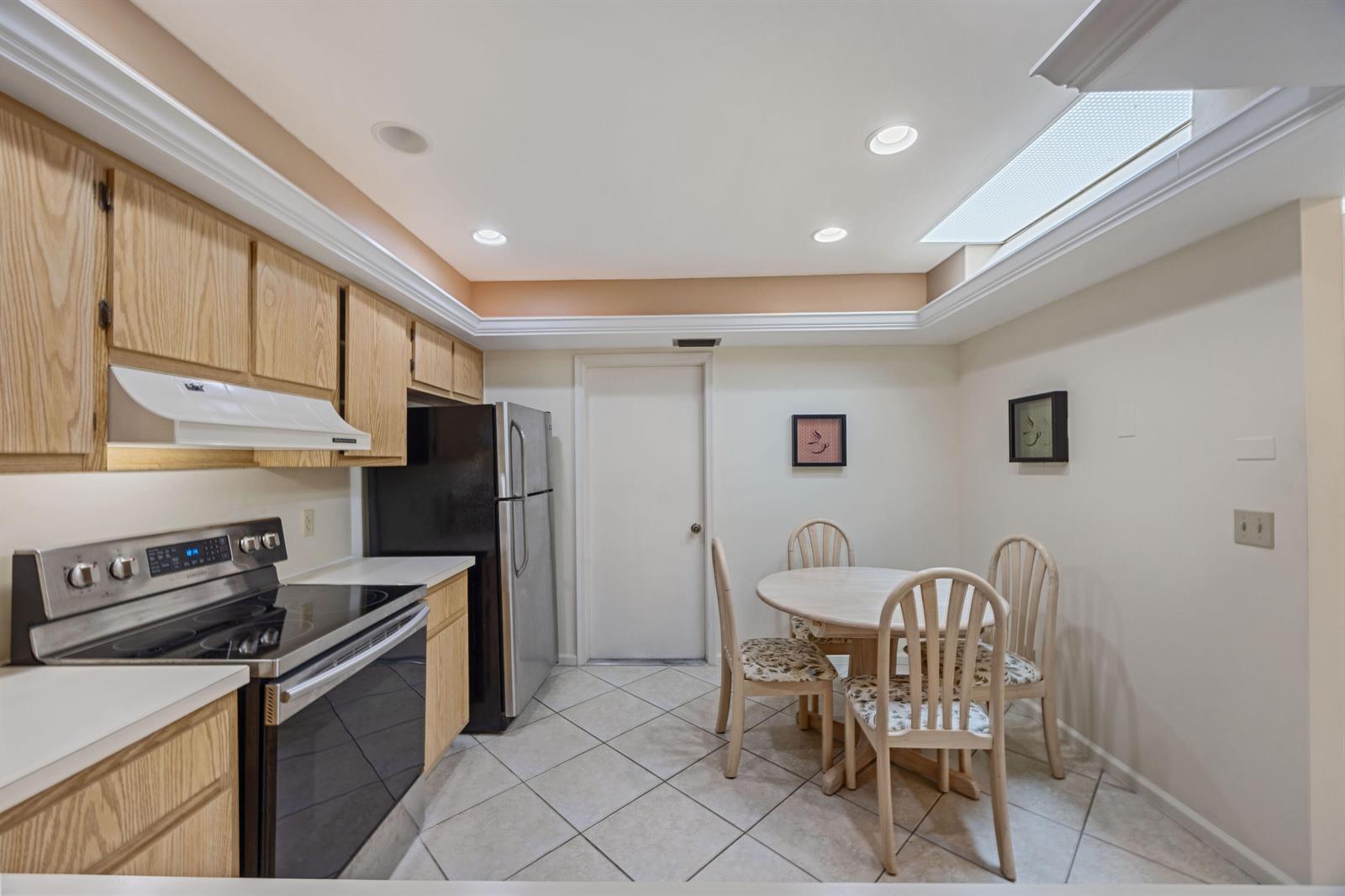 9 Ridge Pointe Drive # D, Boynton Beach FL 33435 photo 5