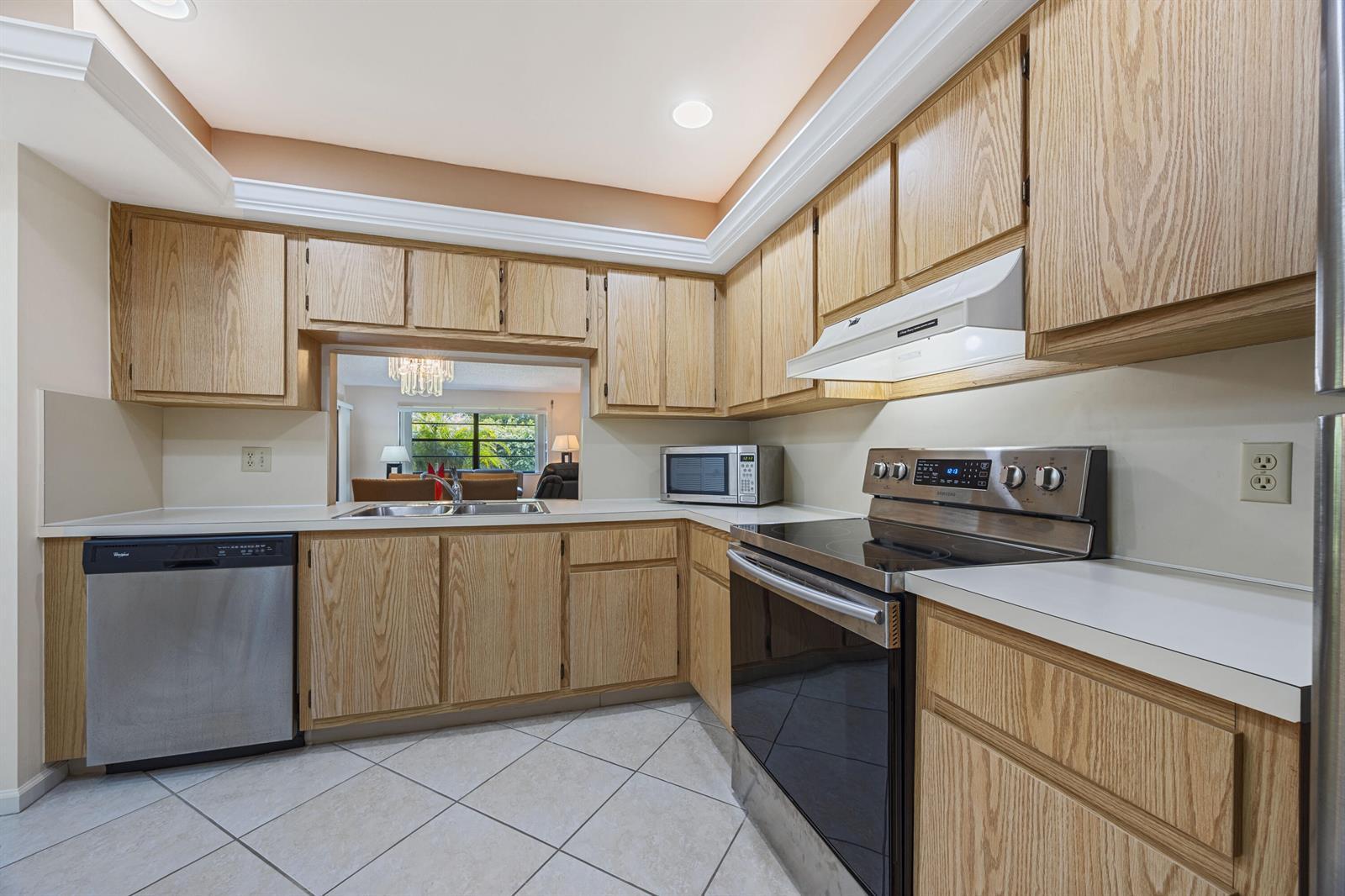 9 Ridge Pointe Drive # D, Boynton Beach FL 33435 photo 4