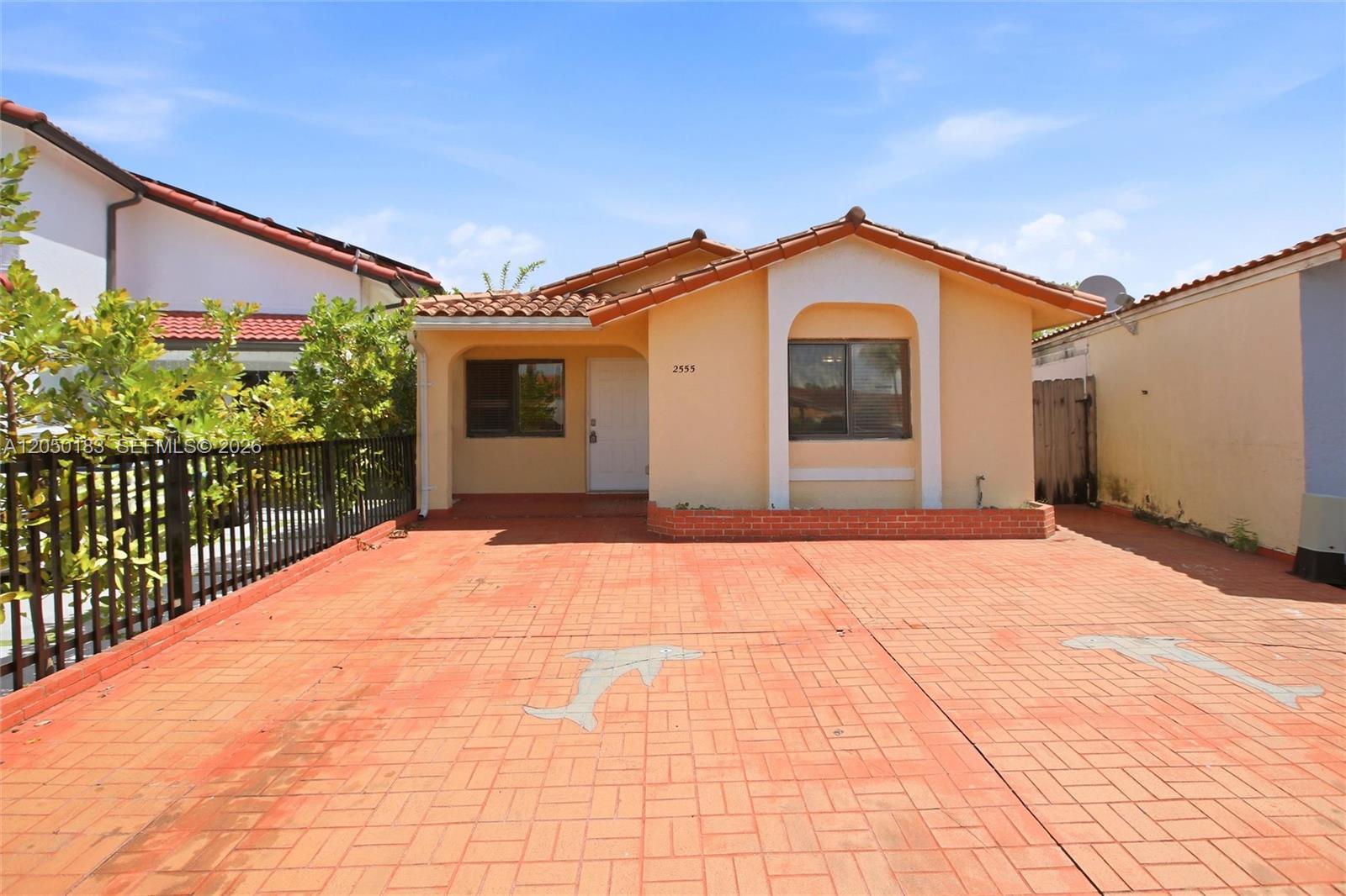 2555 W 65th St, Hialeah FL 33016