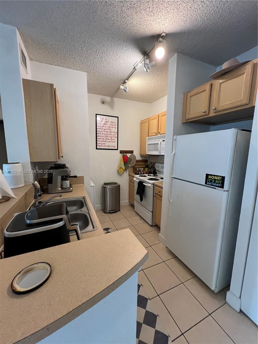 6001 SW 70th St # 421, South Miami FL 33143 photo 3