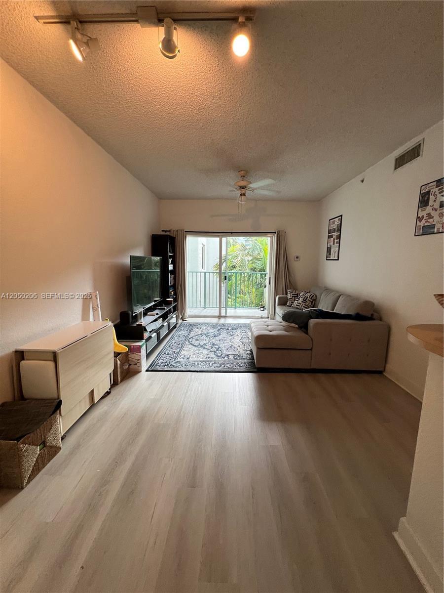 6001 SW 70th St # 421, South Miami FL 33143