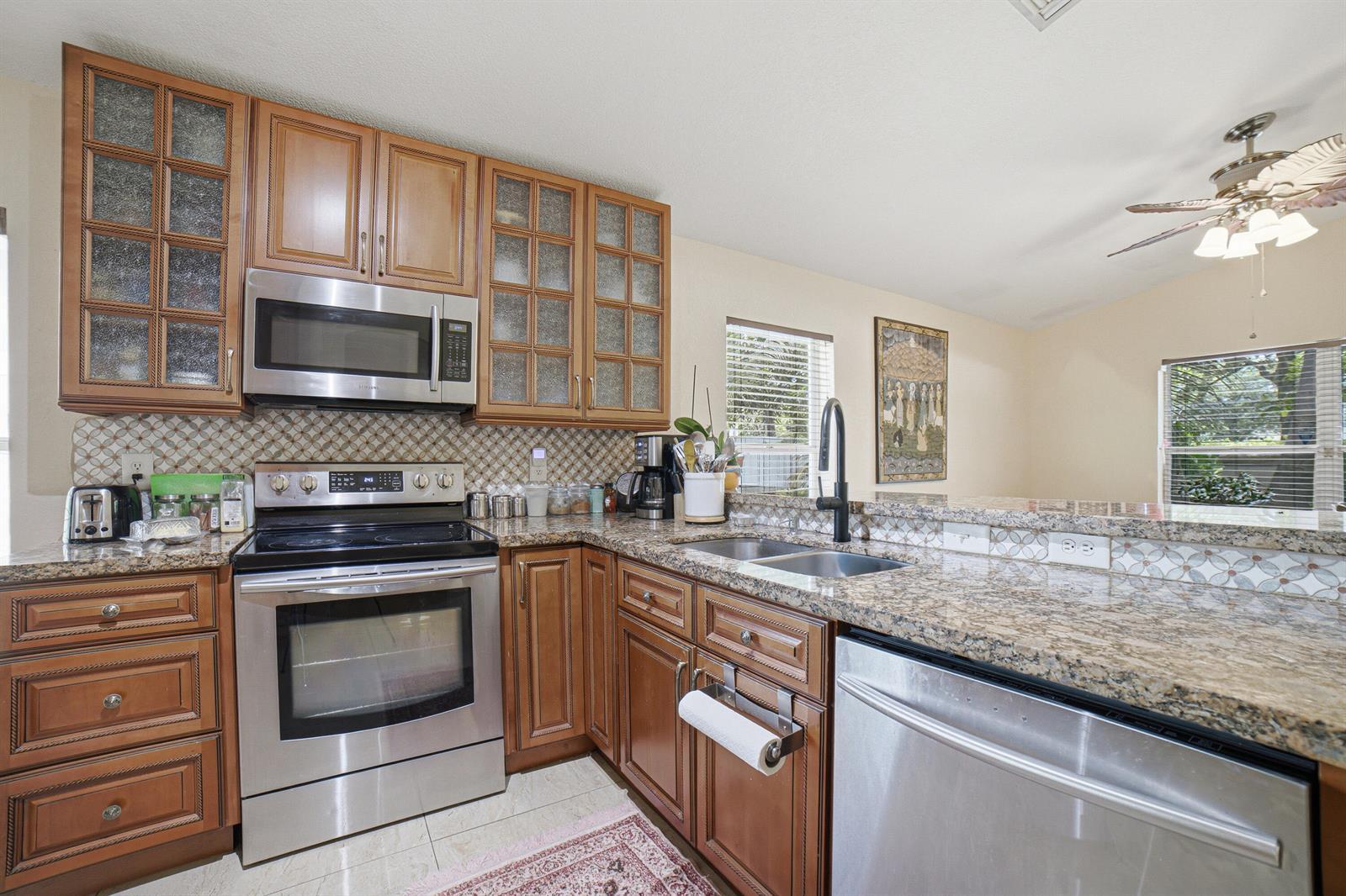 2036 NW 183rd Circle, Pembroke Pines FL 33029 photo 5