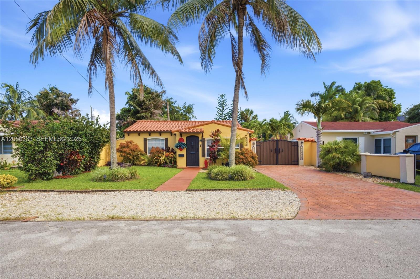 2538 Liberty St, Hollywood FL 33020 photo 2