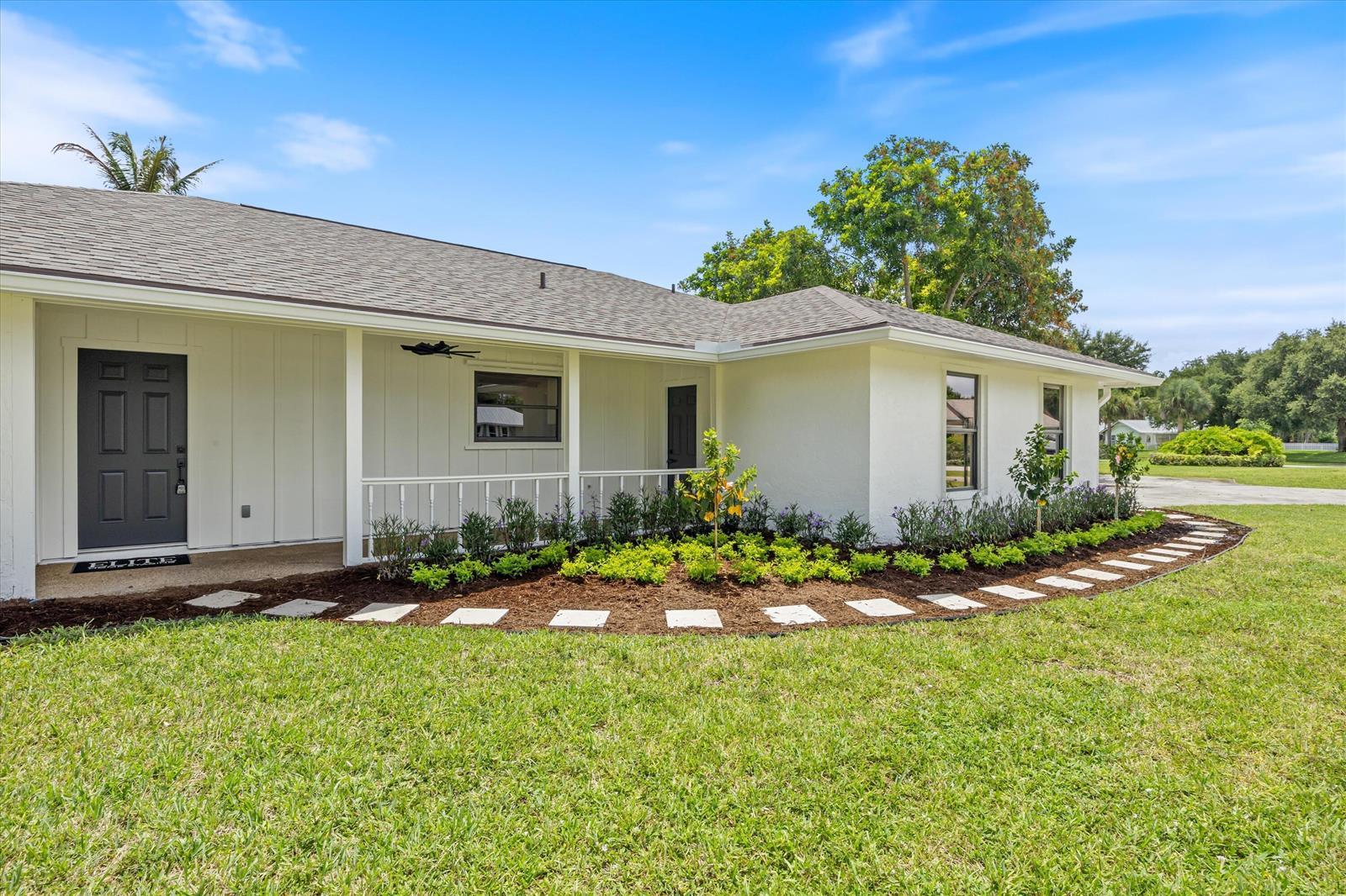 621 NE Town Terrace, Jensen Beach FL 34957 photo 2