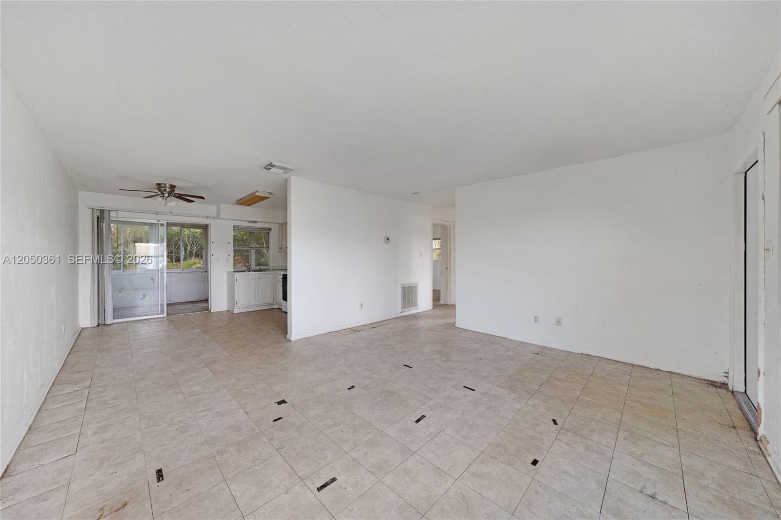 9800 NW 70th Ct, Tamarac FL 33321 photo 4