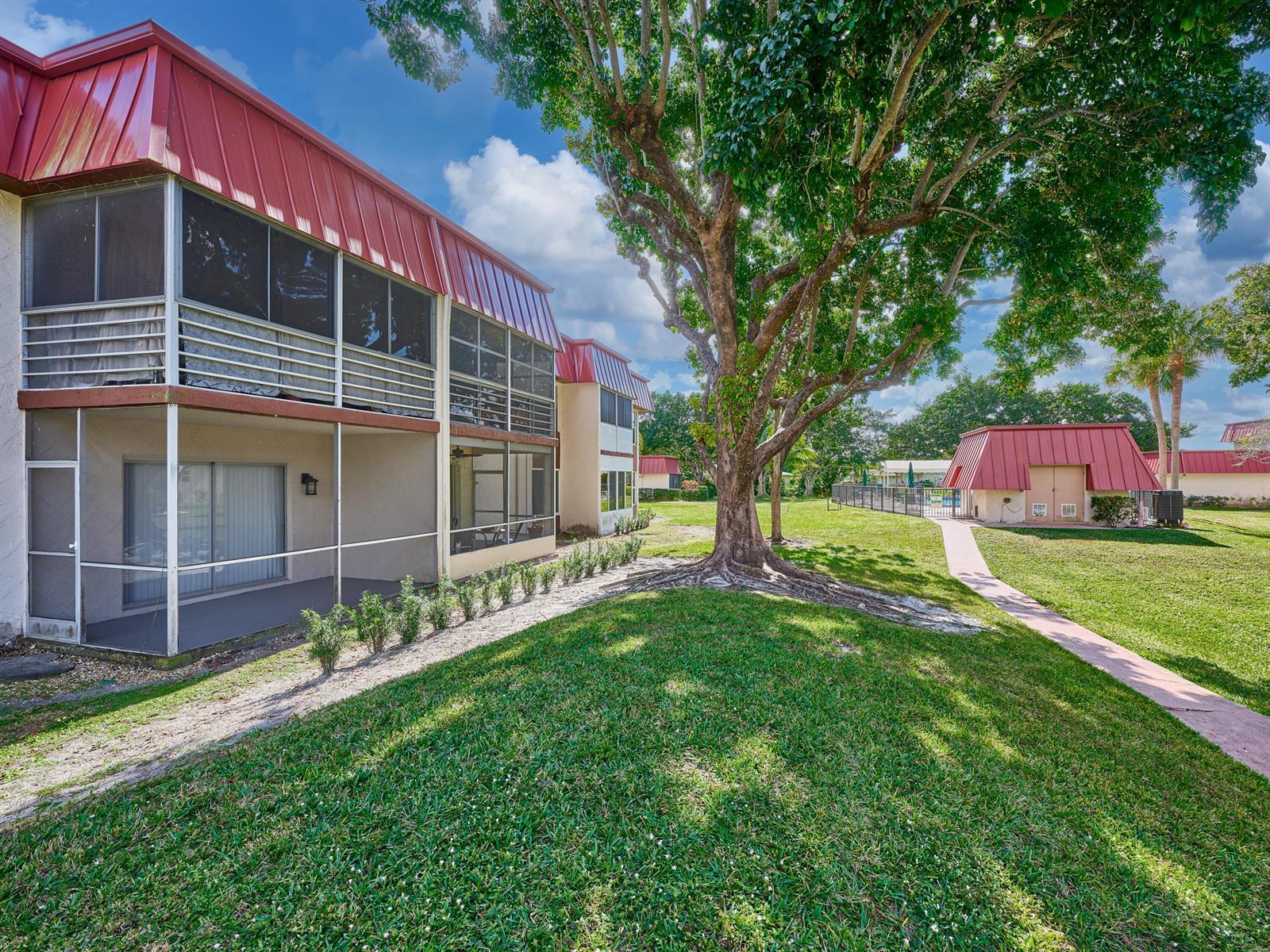 12021 W Greenway Drive, Royal Palm Beach FL 33411 photo 5