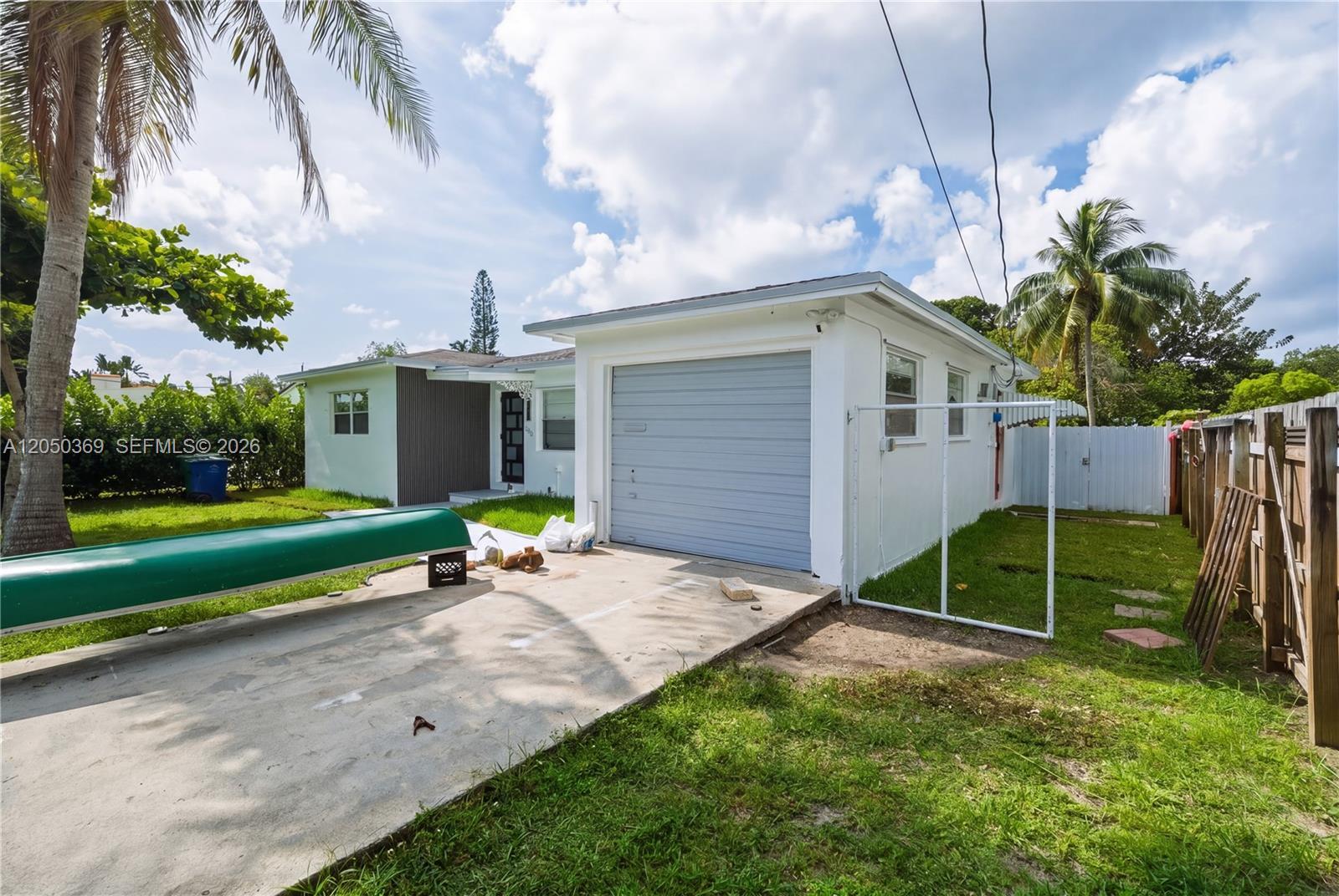 641 SW 6th St, Hallandale Beach FL 33009 photo 2