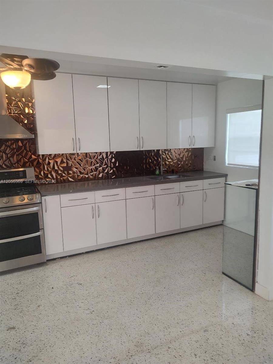 641 SW 6th St, Hallandale Beach FL 33009 photo 4