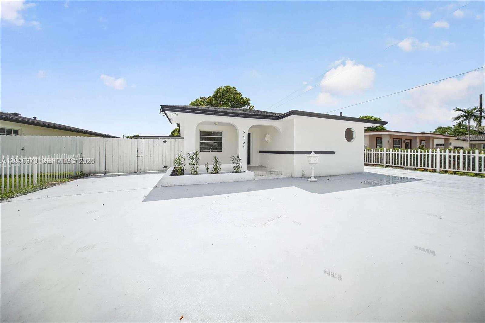 6161 E 4th Ave, Hialeah FL 33013 photo 2