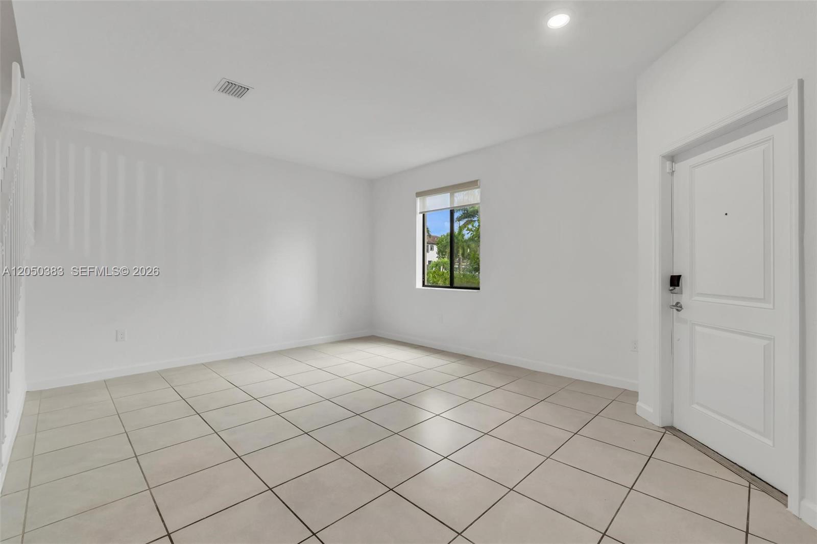 582 NE 207th St, Miami FL 33179 photo 3