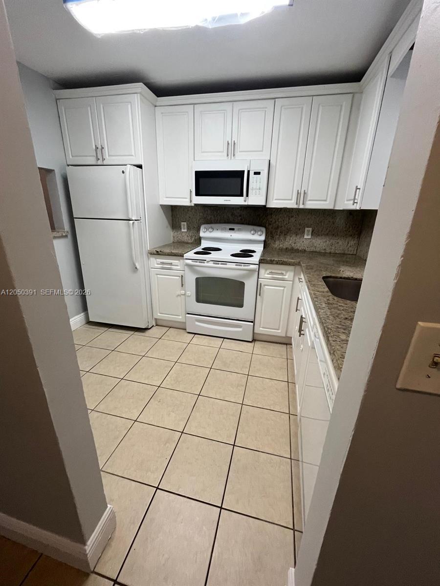 21906 Lake Forest Cir # 103, Boca Raton FL 33433 photo 2
