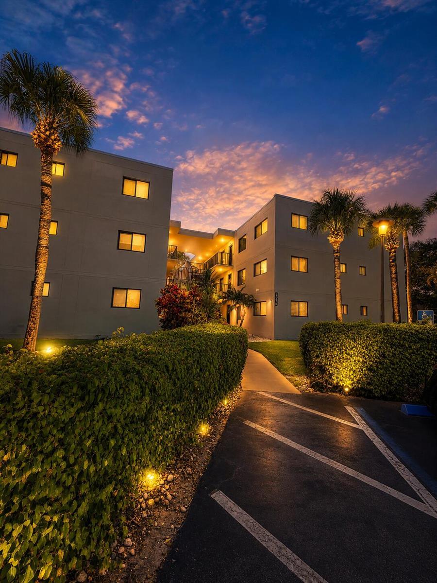 5370 Las Verdes Circle # 304, Delray Beach FL 33484 photo 4