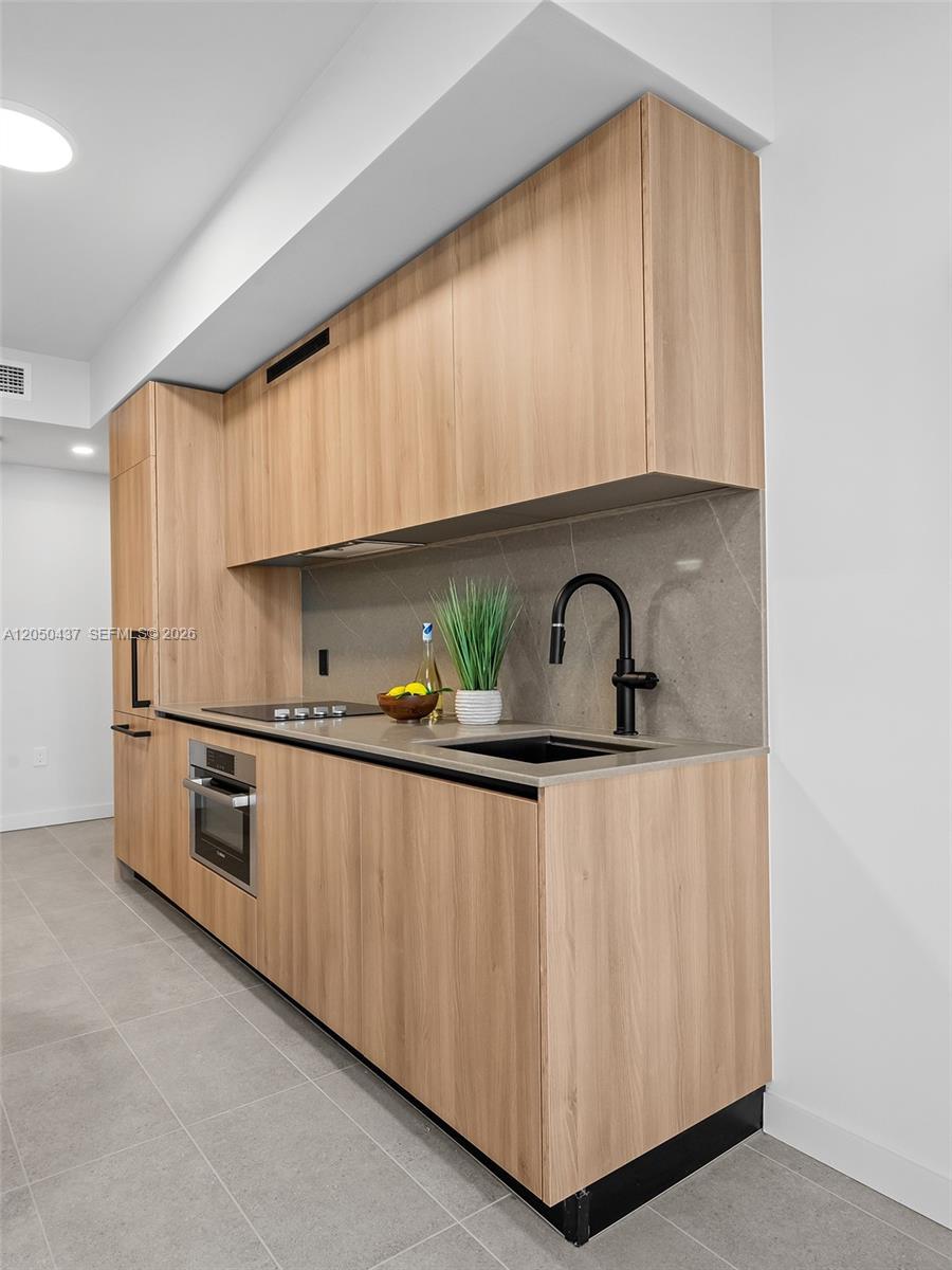 121 NE 5th St # 3706, Miami FL 33132 photo 3
