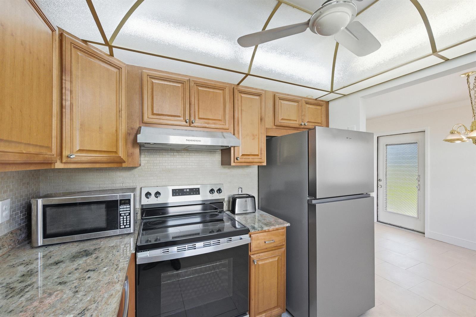 452 Brittany J, Delray Beach FL 33446 photo 5
