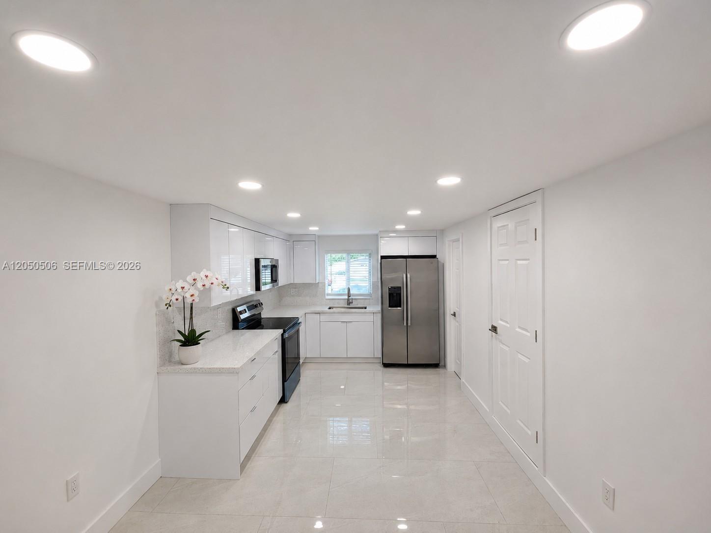 5190 E 1st Ave # B, Hialeah FL 33013 photo 3