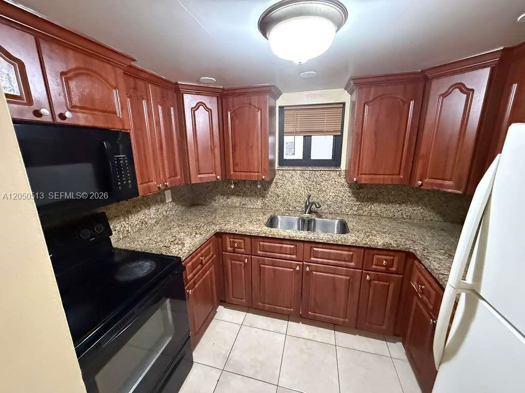 5 Olive Dr # 12, Hialeah FL 33010