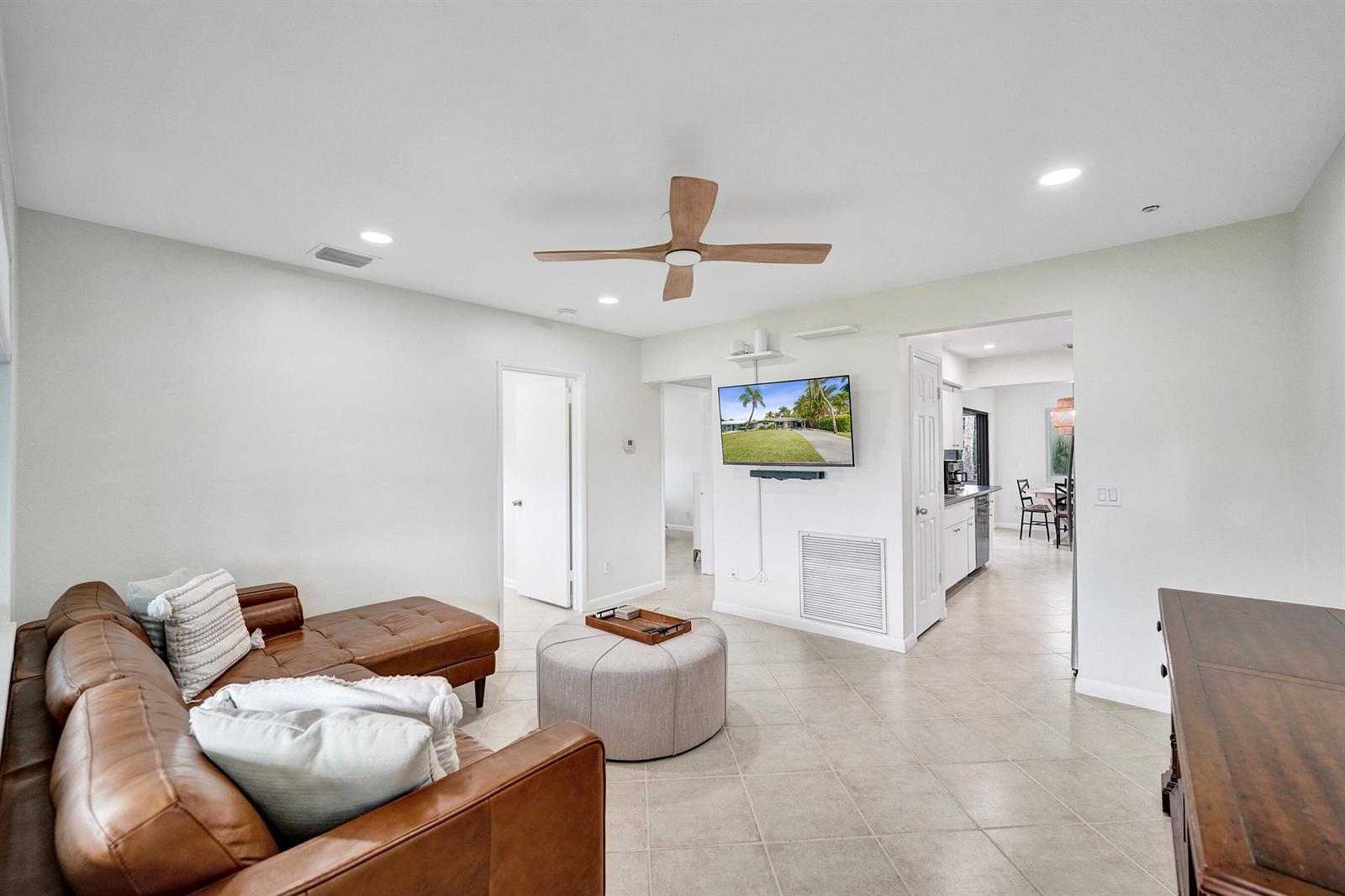 4521 NE 2nd Avenue, Oakland Park FL 33334 photo 3