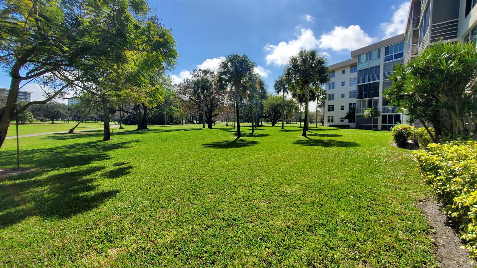 3800 Oaks Clubhouse Drive # 112, Pompano Beach FL 33069 photo 5