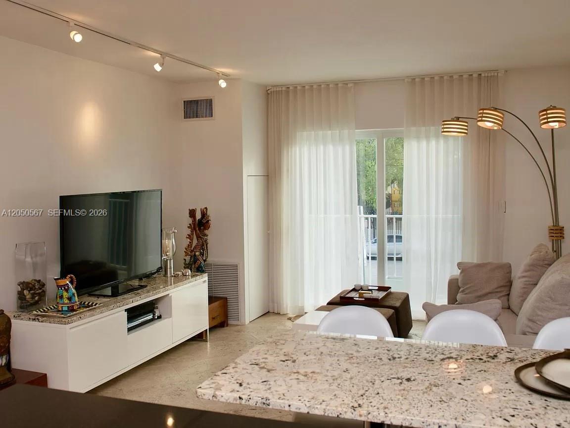 1420 Pennsylvania Ave # 210, Miami Beach FL 33139 photo 2