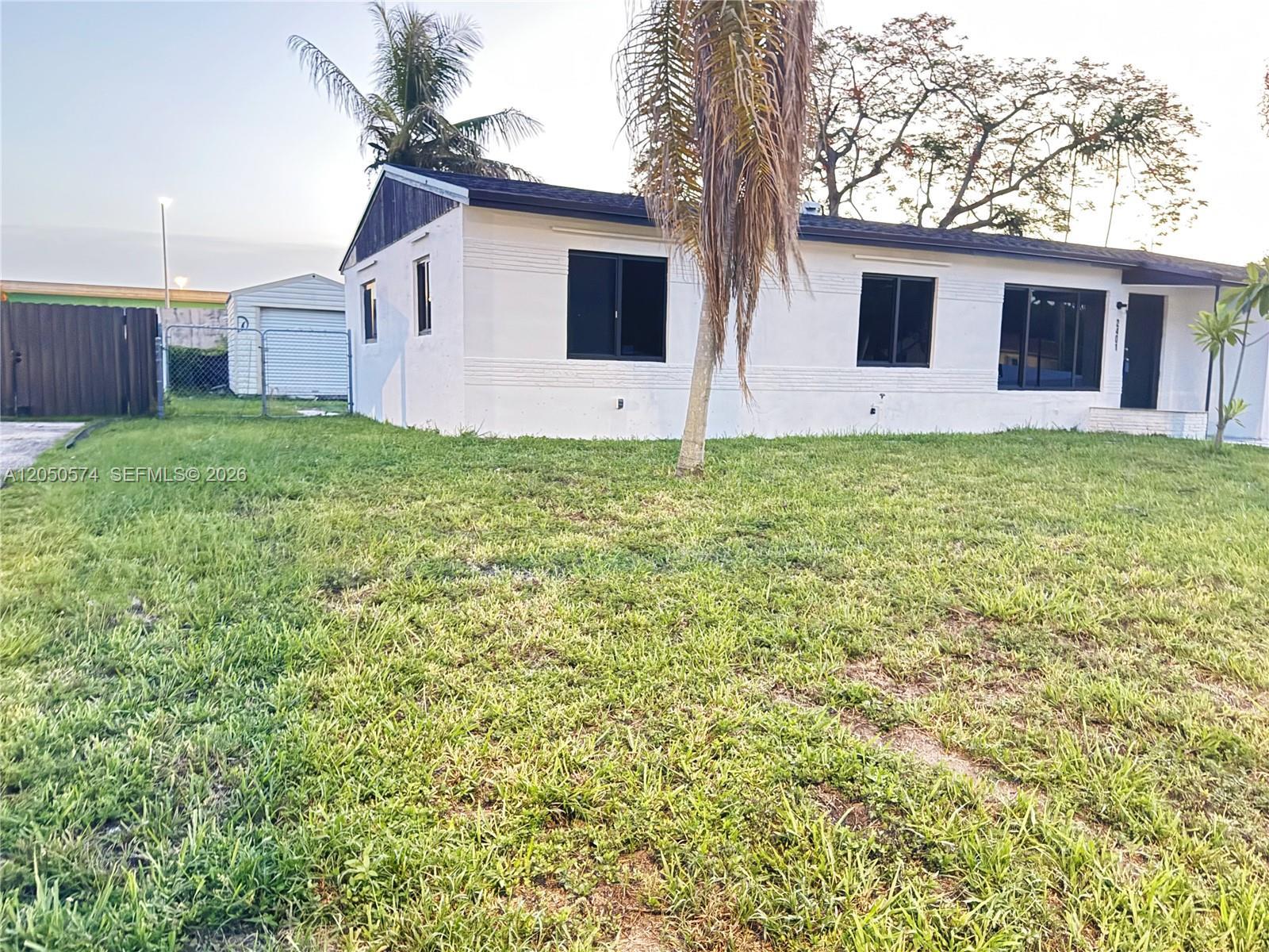 2401 SW 50th Ter, Plantation FL 33317 photo 2