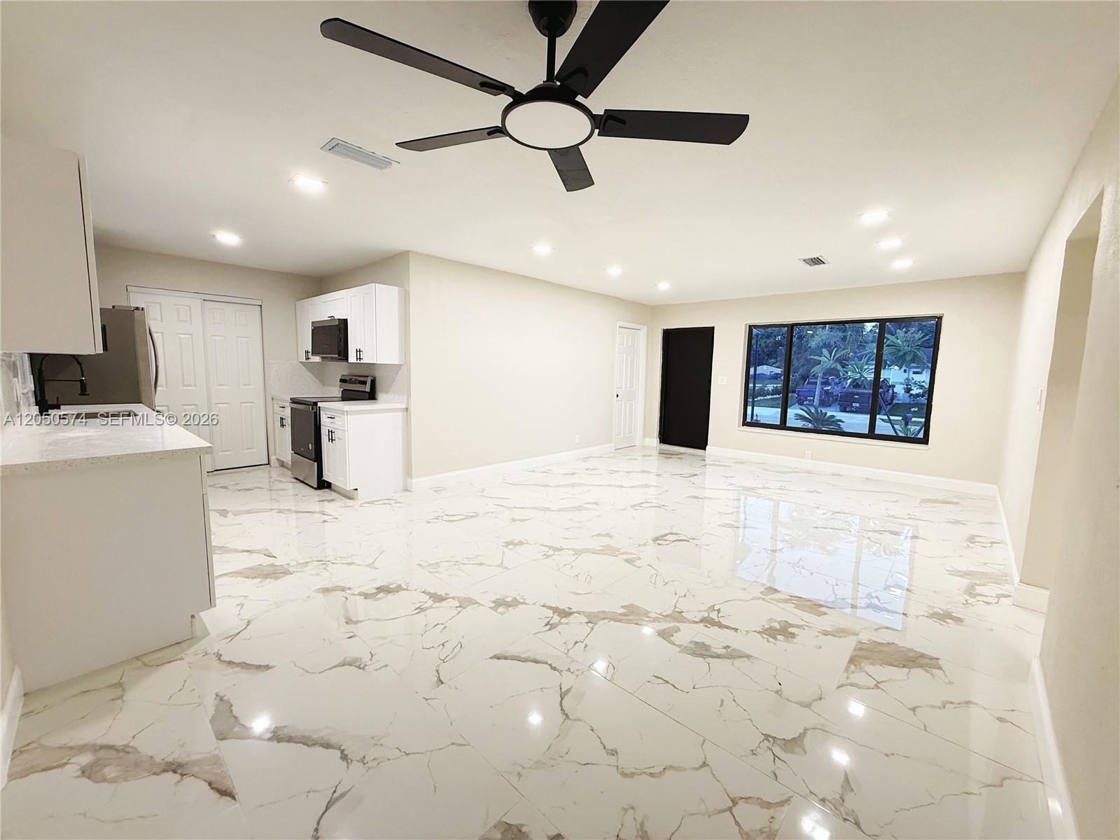 2401 SW 50th Ter, Plantation FL 33317 photo 4