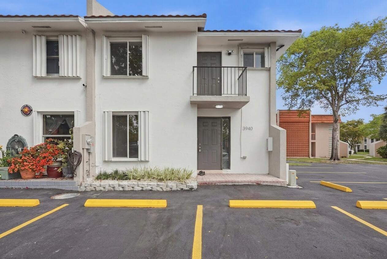 3913 NW 76th Terrace, Hollywood FL 33024
