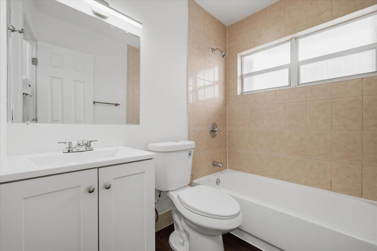 3913 NW 76th Terrace, Hollywood FL 33024 photo 4