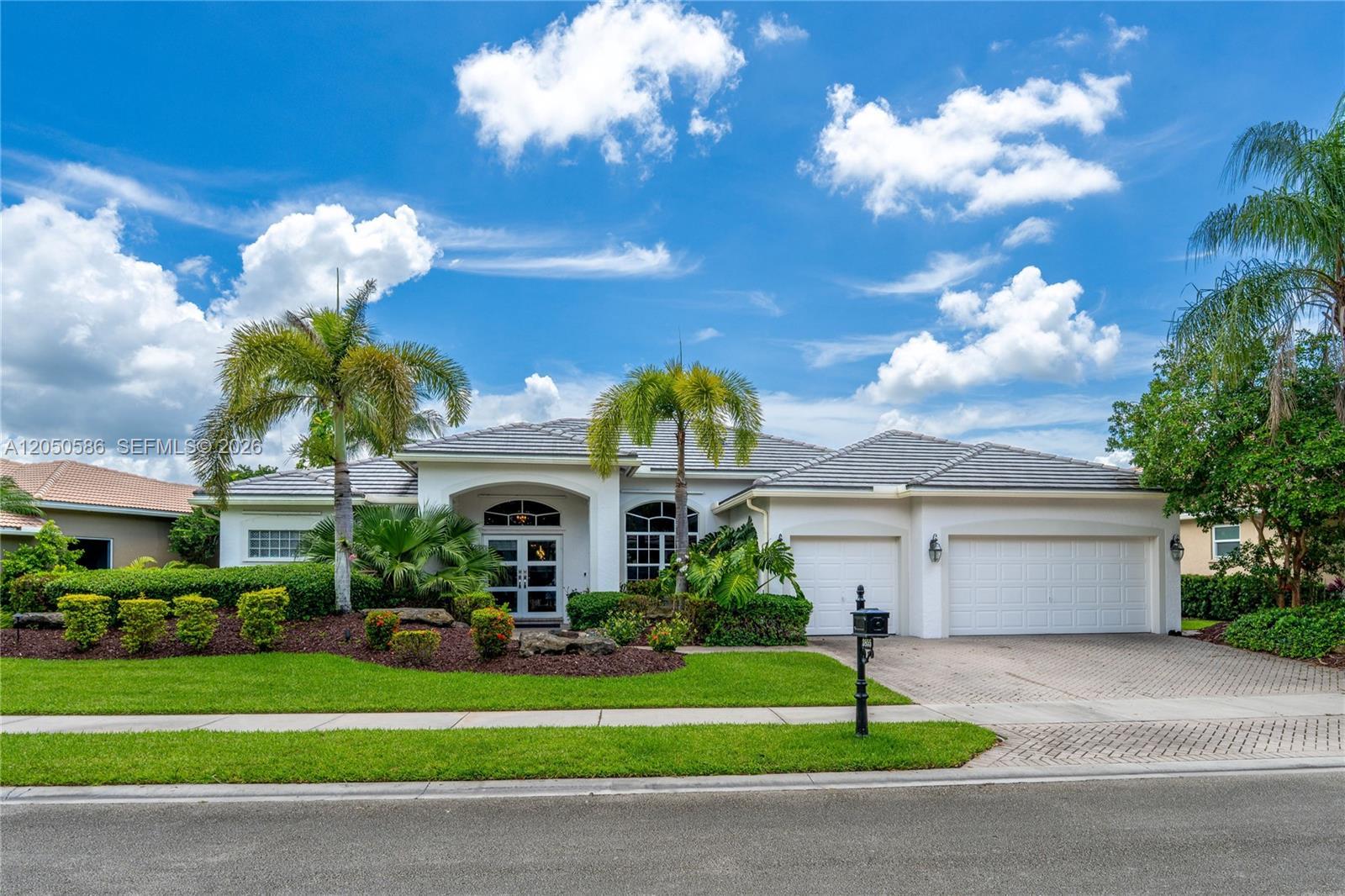 3855 Oak Ridge Cir, Weston FL 33331