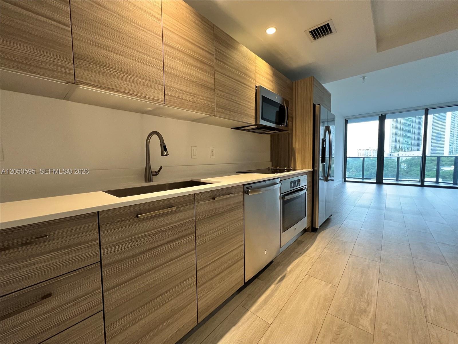 121 NE 34th St # L505, Miami FL 33137 photo 2