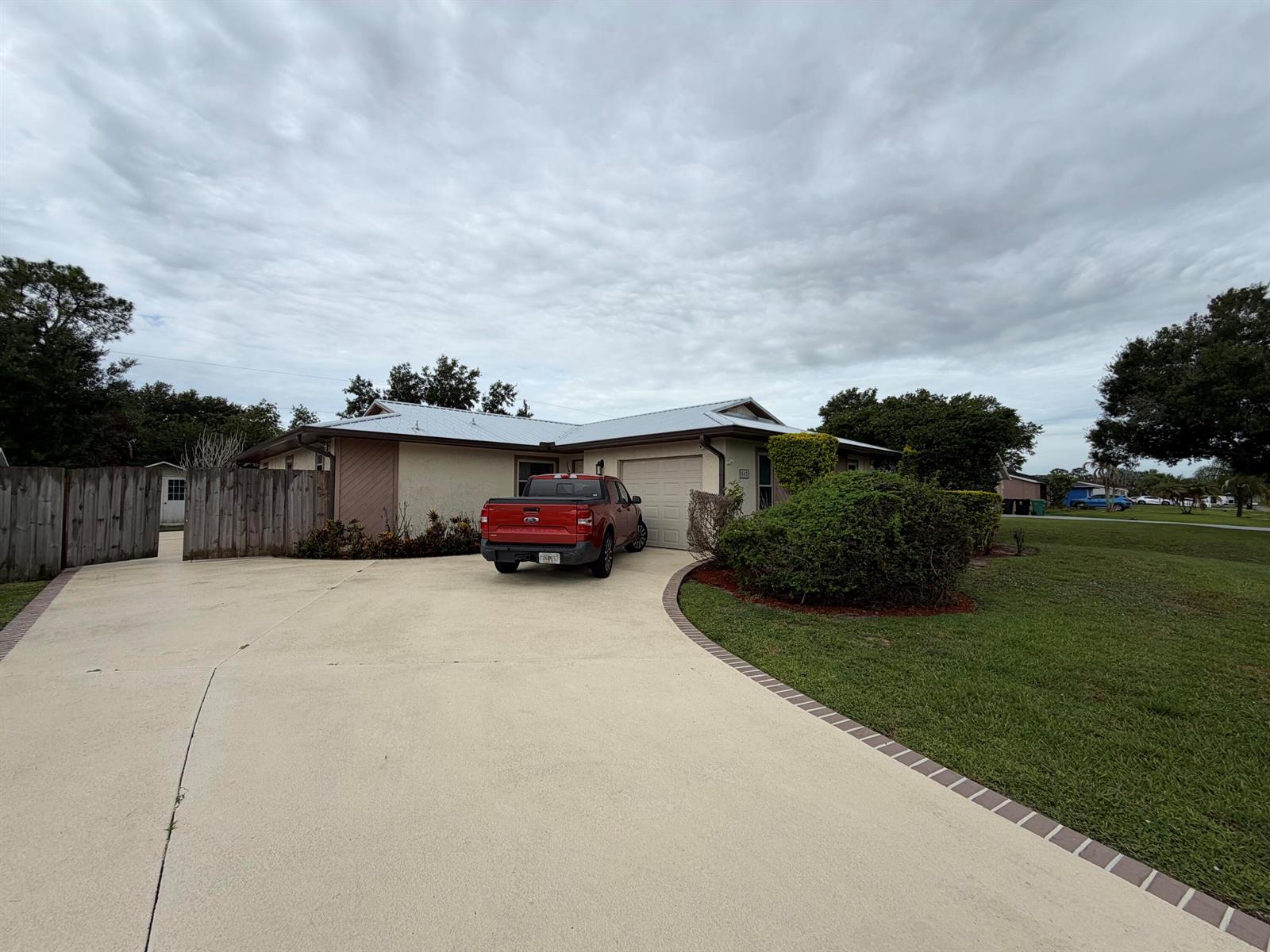 542 NW La Brea Avenue, Port St. Lucie FL 34983