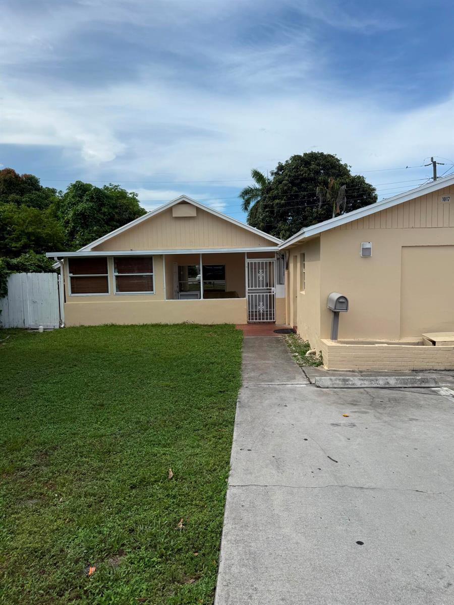 1017 W Lakewood Road, West Palm Beach FL 33405