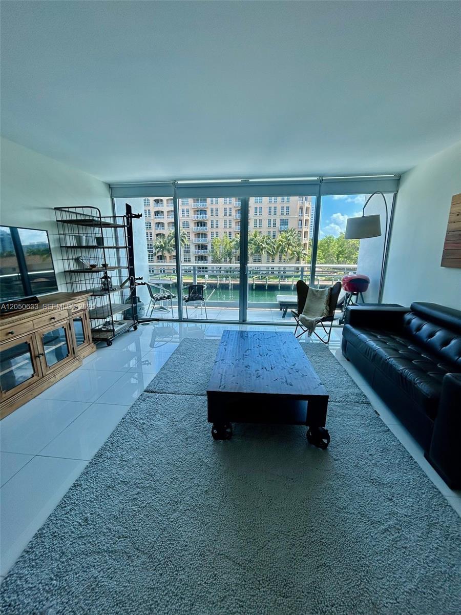 2950 NE 188th St # 216, Aventura FL 33180
