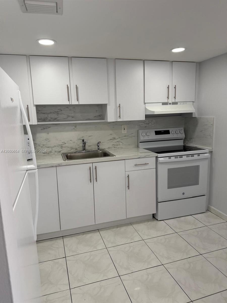 1855 W 60th St # B, Hialeah FL 33012 photo 3