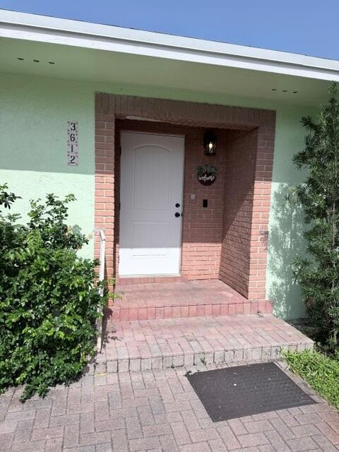 3612 S Seacrest Boulevard, Boynton Beach FL 33435 photo 2