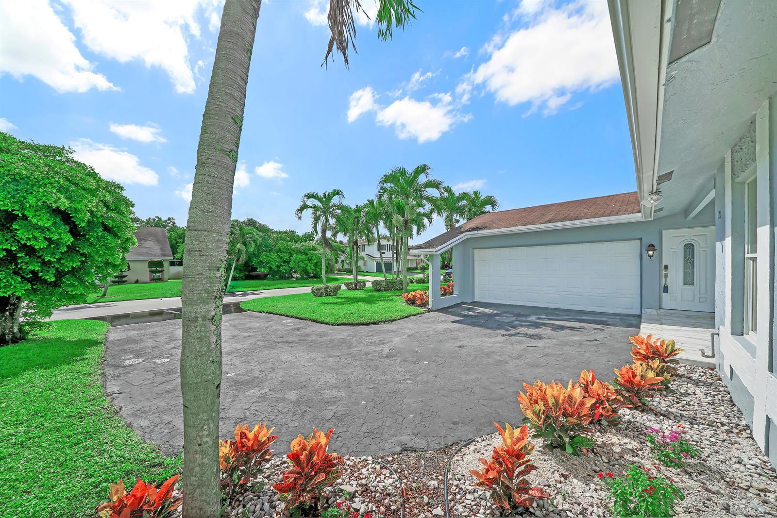 724 Avenue Chaumont, Delray Beach FL 33445 photo 2