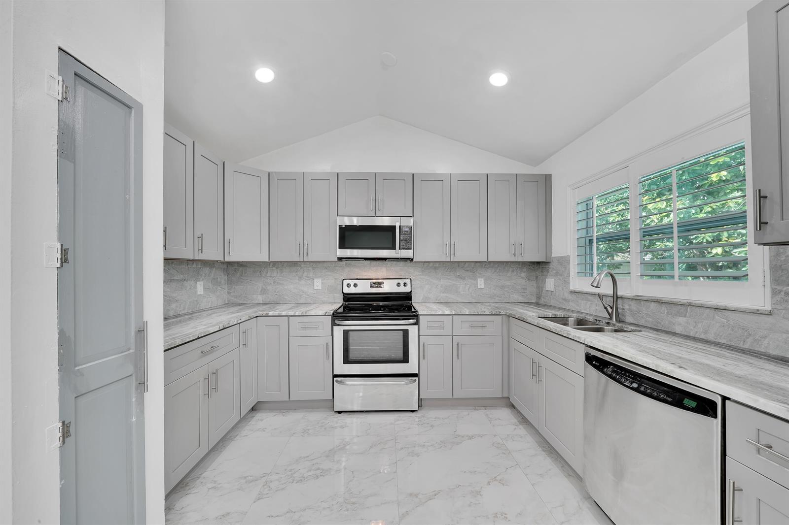 724 Avenue Chaumont, Delray Beach FL 33445 photo 5