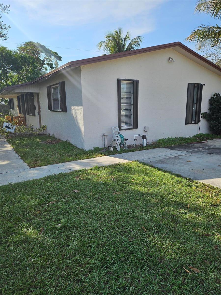 1016 Mcintosh Street, West Palm Beach FL 33405 photo 3