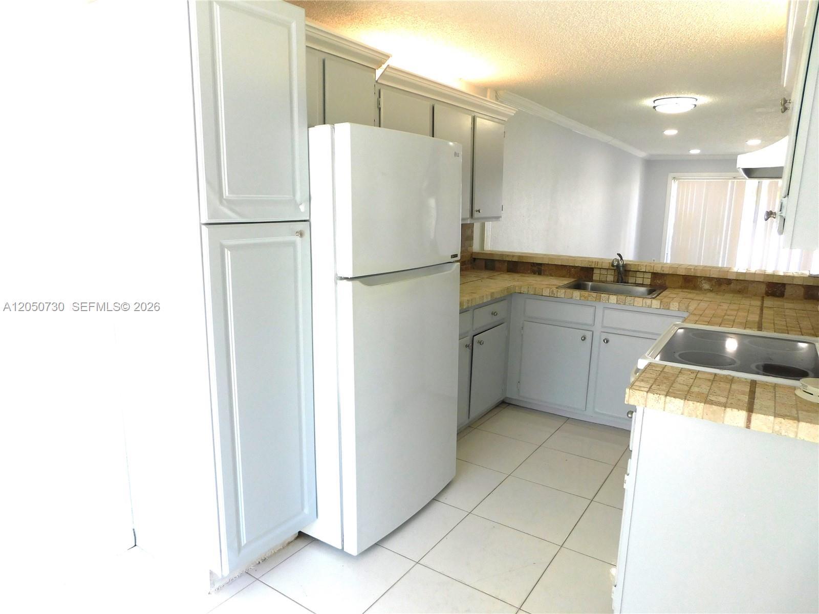 899 Crystal Lake Dr # 899, Deerfield Beach FL 33064 photo 3