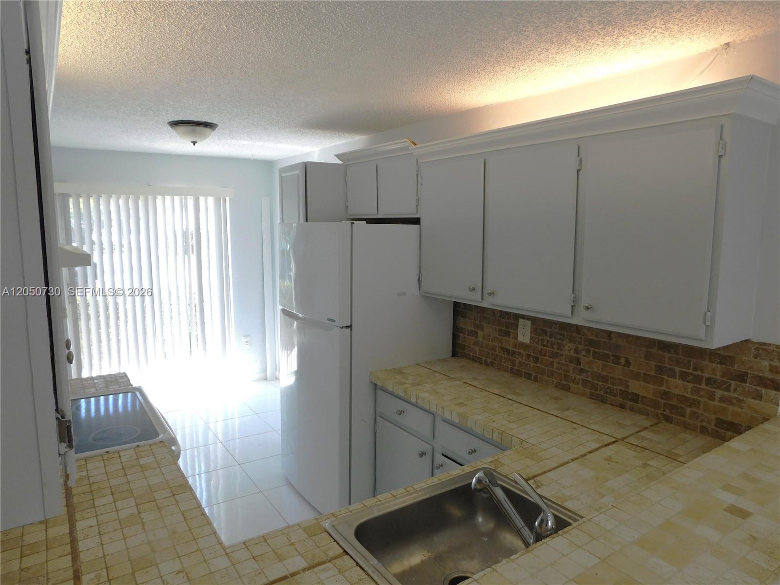 899 Crystal Lake Dr # 899, Deerfield Beach FL 33064 photo 4