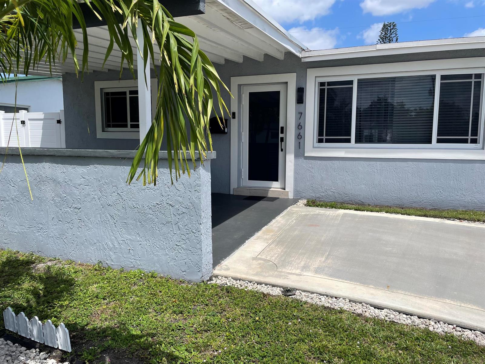 7661 Farragut Street, Hollywood FL 33024 photo 2