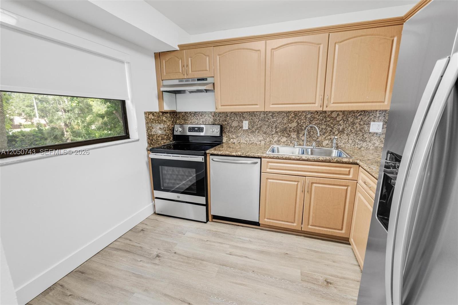 210 W Park Dr # 2, Miami FL 33172 photo 3