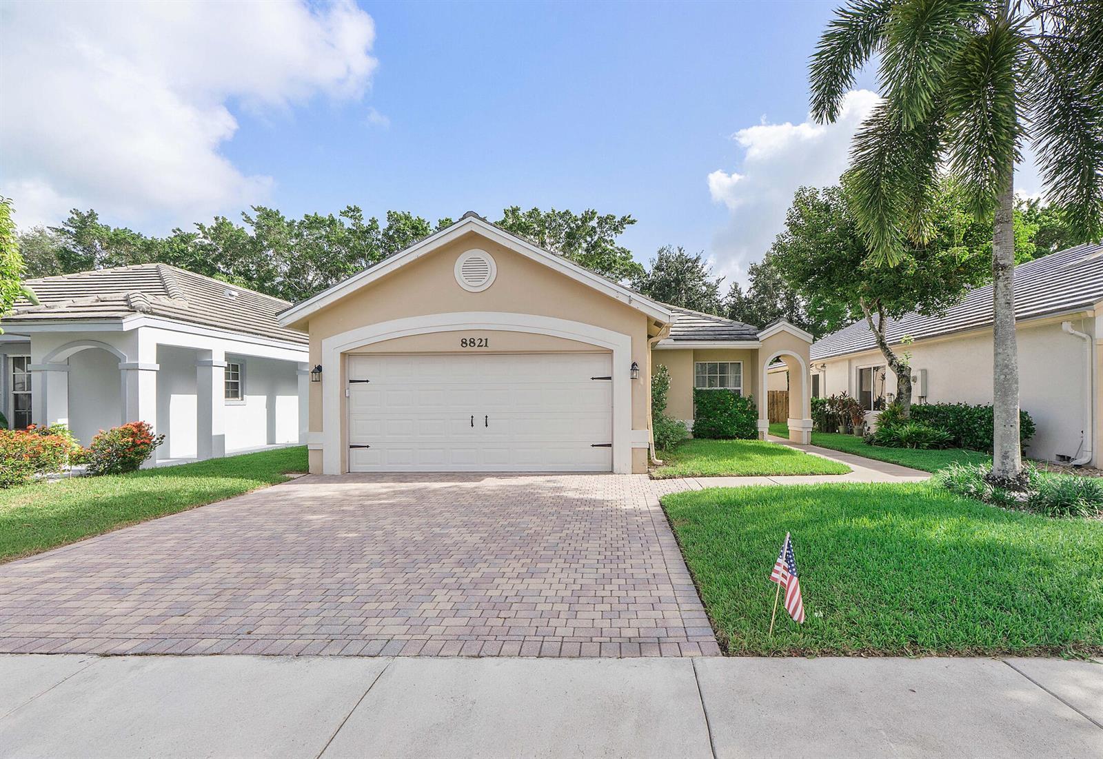 8821 Lake Park Circle N, Davie FL 33328 photo 3