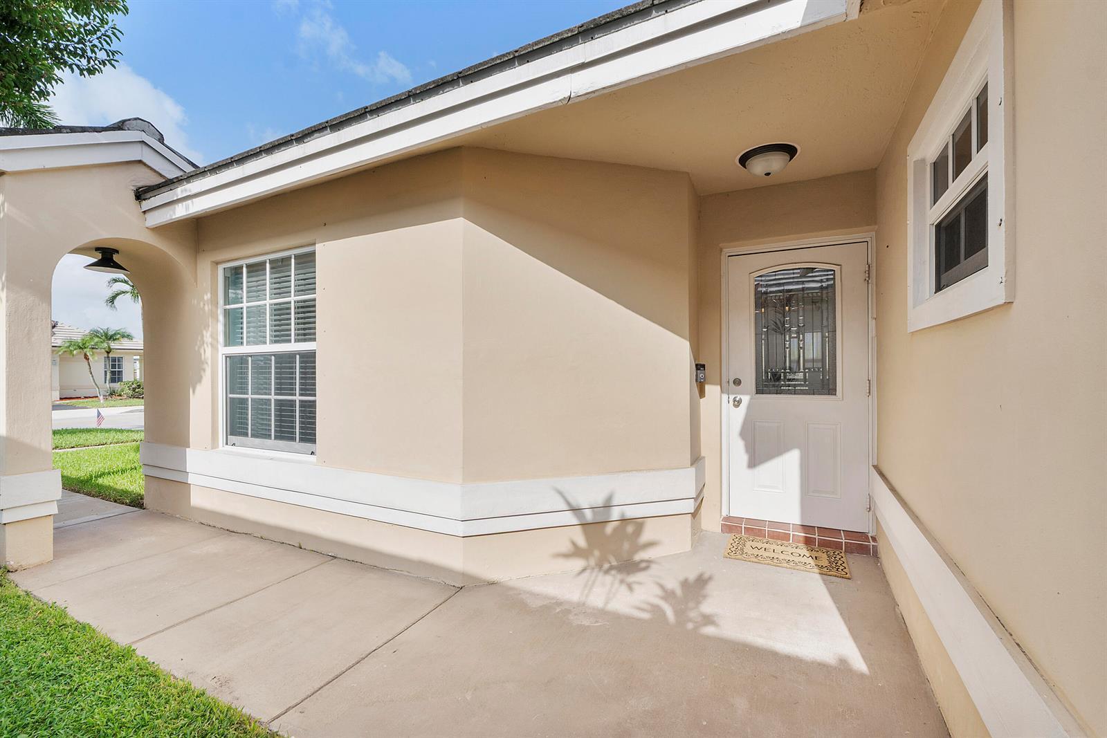 8821 Lake Park Circle N, Davie FL 33328 photo 5