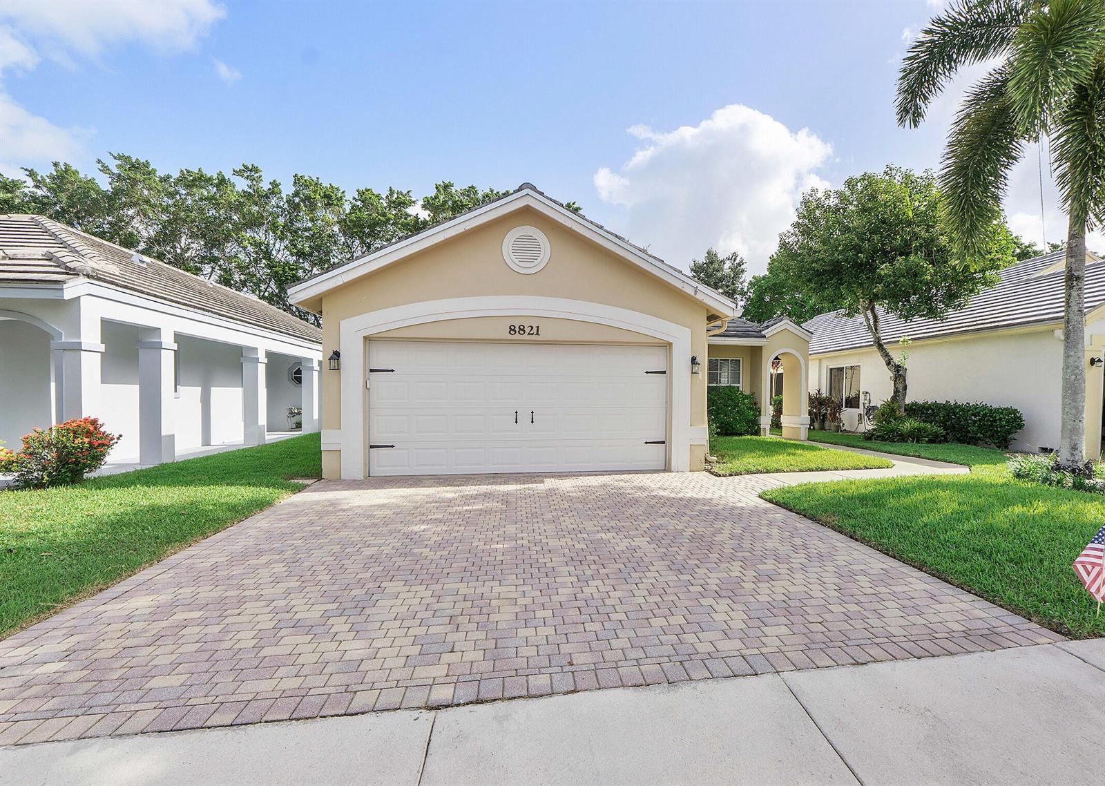8821 Lake Park Circle N, Davie FL 33328 photo 4