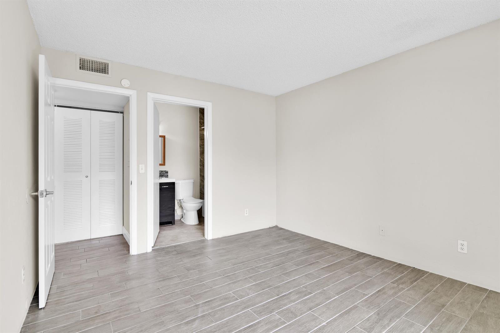 414 Meadows Circle, Boynton Beach FL 33436 photo 2