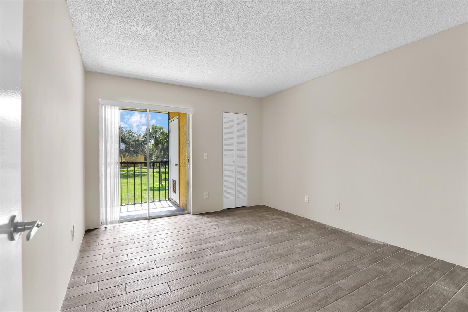 414 Meadows Circle, Boynton Beach FL 33436 photo 3