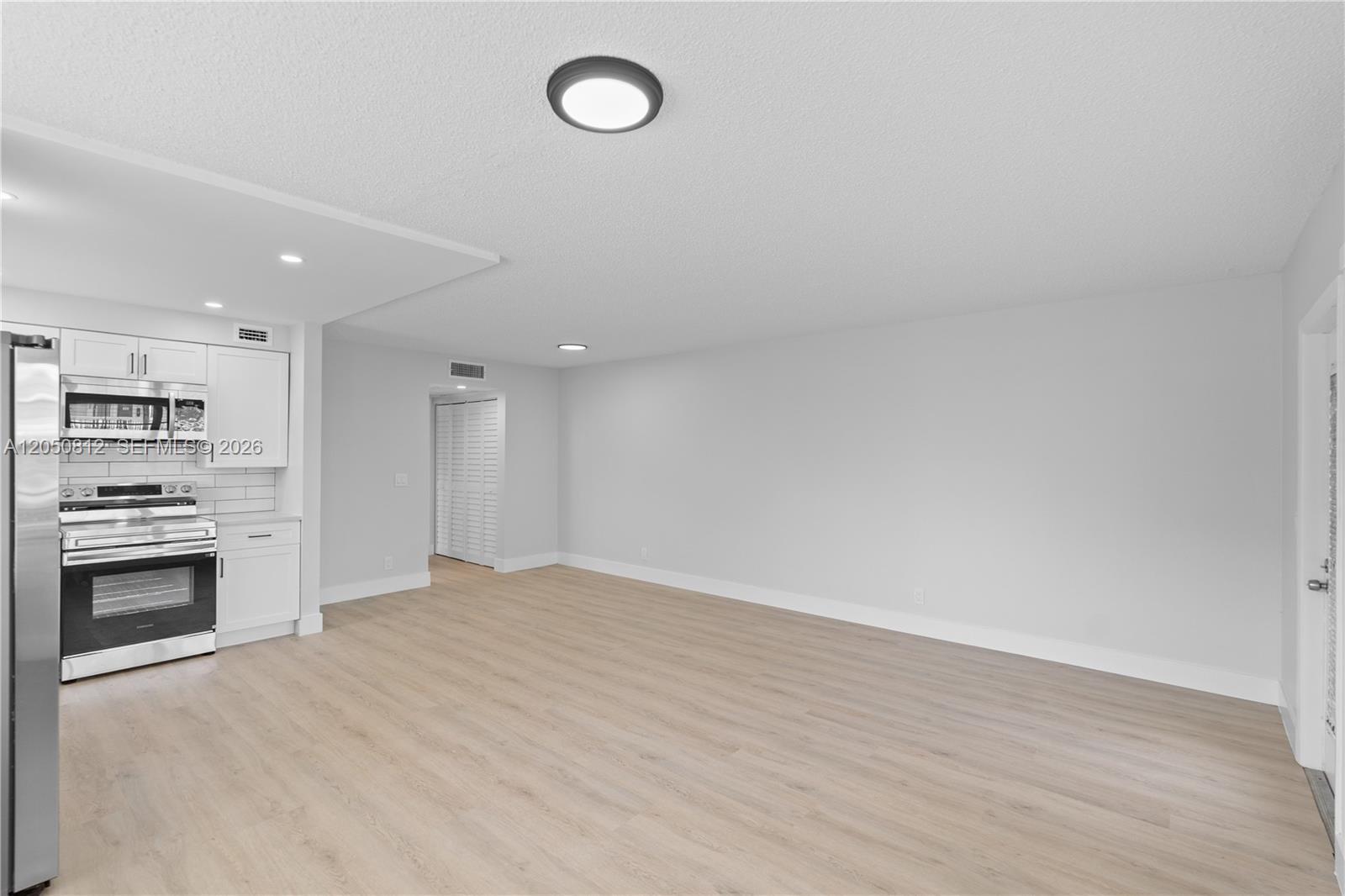 213 N Oakridge N # 213, Deerfield Beach FL 33442 photo 3