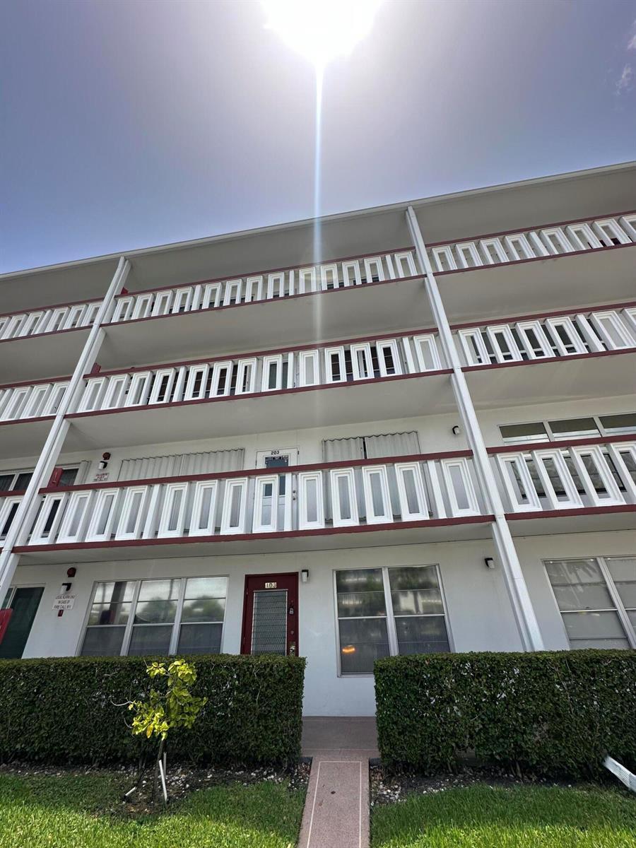 103 Greenbrier C, West Palm Beach FL 33417 photo 2