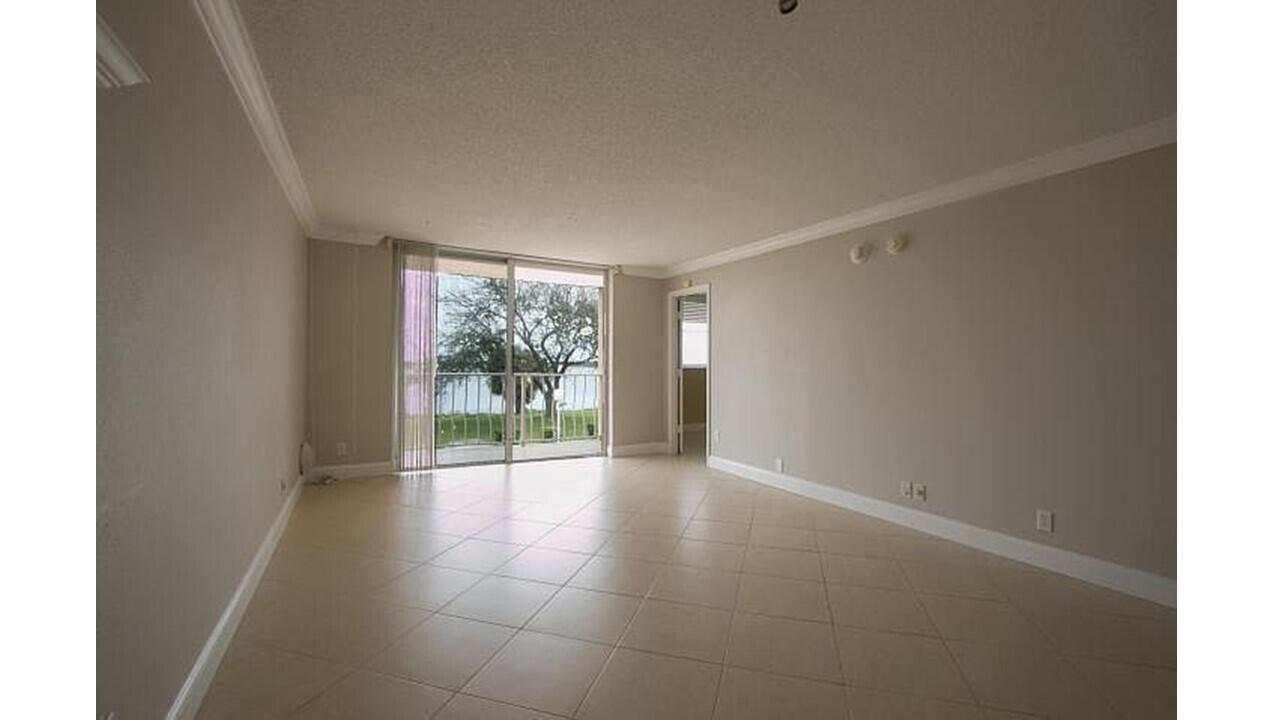 480 Executive Center Drive # 2g, West Palm Beach FL 33401 photo 3